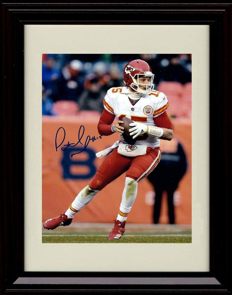 8x10 Framed Patrick Mahomes Autograph Replica Print - Looking Downfield Framed Print - Pro Football FSP - Framed   